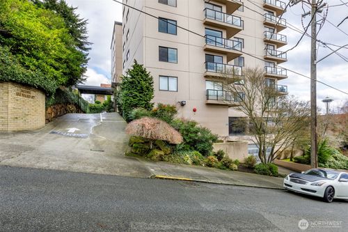 apt-606-100 Ward St, Seattle, WA, 98109-3600 | Card Image