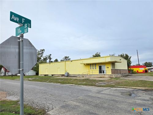 1616 Avenue F, Bay City, TX, 77414-3938 | Card Image