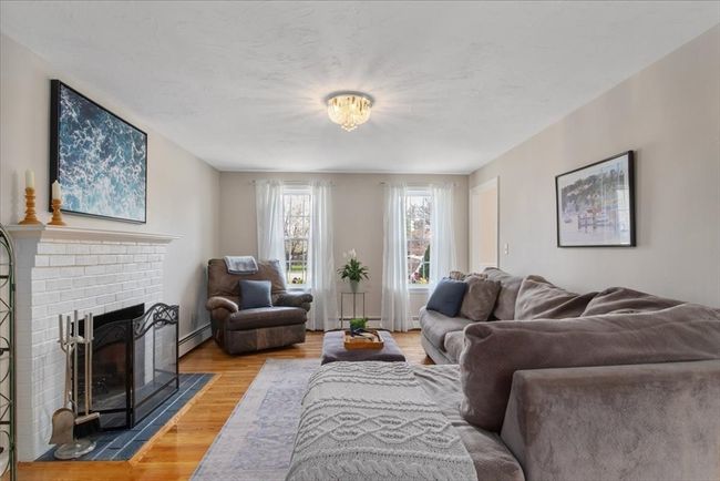 15 Helen Ln, House other with 4 bedrooms, 3 bathrooms and 4 parking in Walpole MA | Image 5