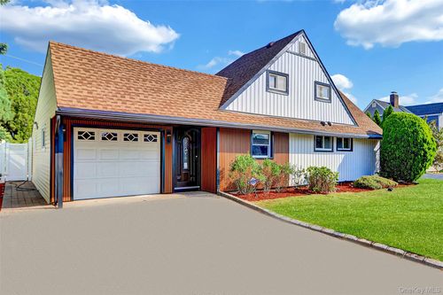 37 Marksman Ln, Levittown, NY, 11756-5109 | Card Image