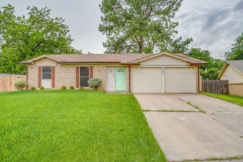 908 Skylark Dr, Mansfield, TX, 76063-1532 | Card Image