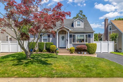 2155 Maple St, Wantagh, NY, 11793-4109 | Card Image
