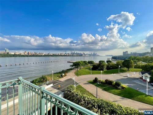 325 The Promenade, Edgewater, NJ, 07020-2116 | Card Image