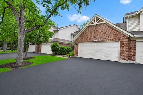 0-30W015 Spruce Ct, Warrenville, IL, 60555-1048 | Card Image