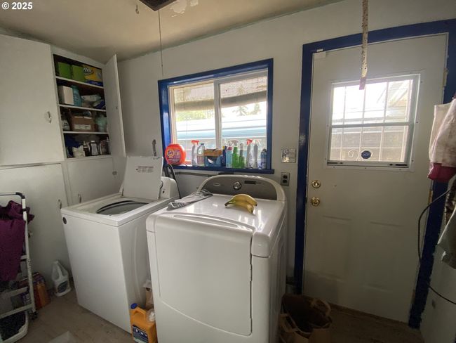 35001 Seavey Loop Rd, House other with 2 bedrooms, 1 bathrooms and null parking in Eugene OR | Image 9