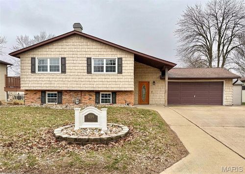 409 Thouvenot Ln, New Baden, IL, 62265-1124 | Card Image