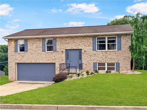 3233 Saint Charles Dr, Steubenville, OH, 43952-3509 | Card Image