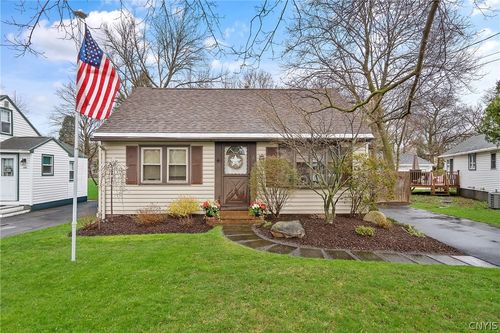 204 Stonefield Rd, Syracuse, NY, 13205-3223 | Card Image