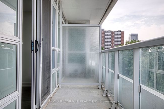 402 - 10 Wilby Cres, Condo with 2 bedrooms, 2 bathrooms and 1 parking in York ON | Image 18
