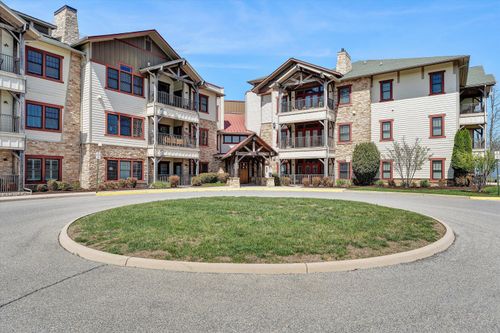 205-5452 The Peaks Dr, Roanoke, VA, 24018 | Card Image