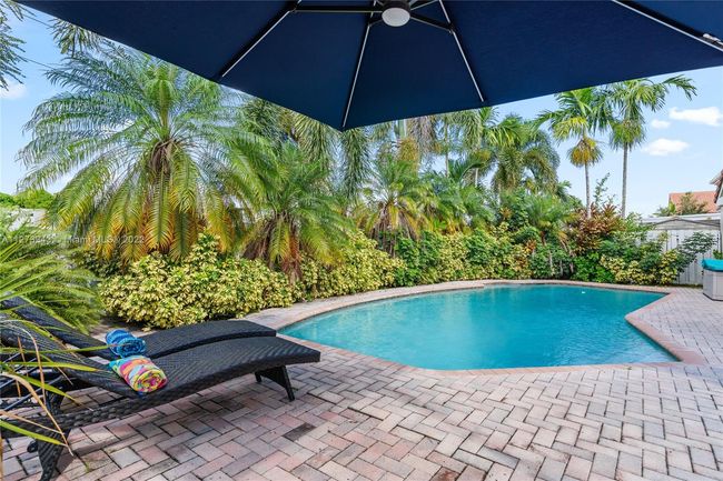 611 Royal Palm Way, House other with 4 bedrooms, 3 bathrooms and null parking in Davie FL | Image 4