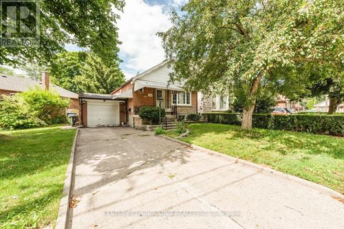 bsmt-240 Parkview Hill Cres, East York, ON, M4B1S3 | Card Image
