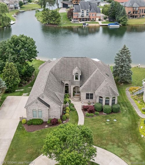 9210 Twin Lakes Dr, White Lake, MI, 48386-4601 | Card Image