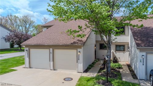 5556 Hilltop Oval, Parma, OH, 44134-2044 | Card Image