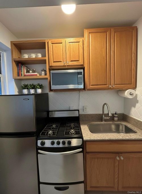 apt-5p-210 Pelham Rd, New Rochelle, NY, 10805-2531 | Card Image