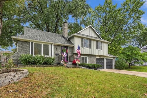8108 W 96th Ter, Overland Park, KS, 66212-3323 | Card Image