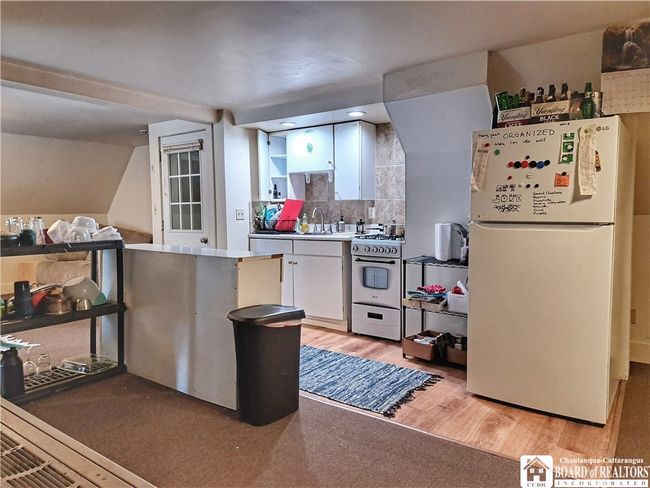 Upper Apartment - Kitchen | Image 34