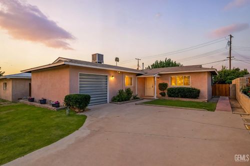 3208 Center St, Bakersfield, CA, 93306-5404 | Card Image