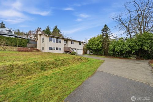 315 Taylor Ave Nw, Renton, WA, 98057-5115 | Card Image