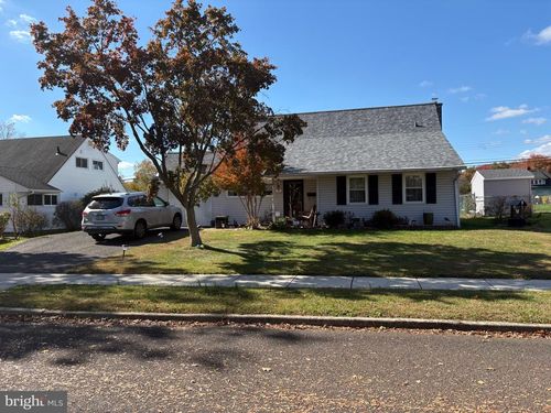11 Dolphin Rd, LEVITTOWN, PA, 19056-1007 | Card Image