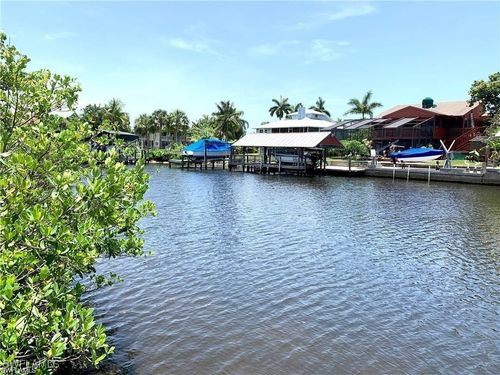 3200 Stabile Rd, SAINT JAMES CITY, FL, 33956-2330 | Card Image