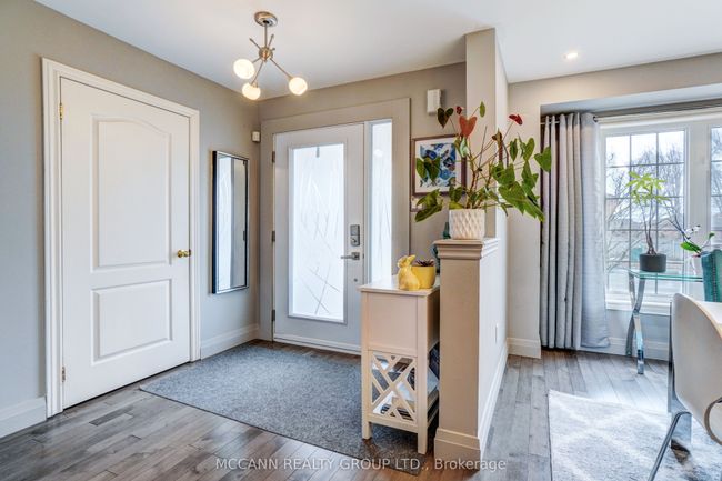 142 Carnwith Dr E, House attached with 3 bedrooms, 3 bathrooms and 2 parking in Whitby ON | Image 4