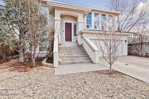 561 Tarn Way, Reno, NV, 89503-1260 | Card Image
