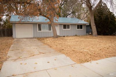 860 S 14th E, House other with 3 bedrooms, 1 bathrooms and 1 parking in Mountain Home ID | Image 1