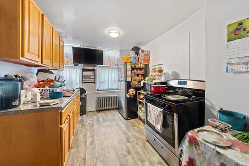 17 E 204th Street, New York, NY, 10468 | Card Image