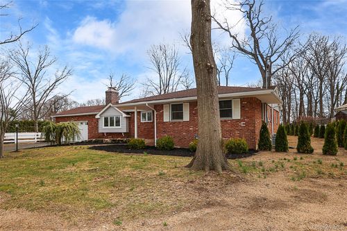 61 Preston St, Huntington, NY, 11743-2054 | Card Image