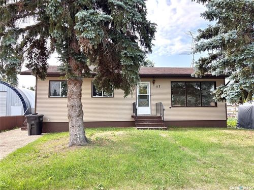 117 2nd St N, Wakaw, SK, S0K4P0 | Card Image