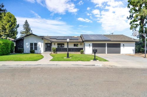2482 Country Club, Selma, CA, 93662 | Card Image