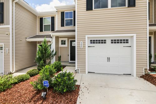 304 Sunnyview Dr, Lebanon, TN, 37090-6420 | Card Image