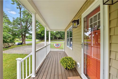 107 Pottersville Rd, Little Compton, RI, 02837-1934 | Card Image