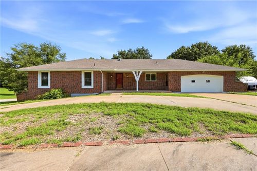 7400 E 126th St, Grandview, MO, 64030-1404 | Card Image