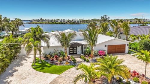 605 Key Royale Dr, HOLMES BEACH, FL, 34217-1229 | Card Image