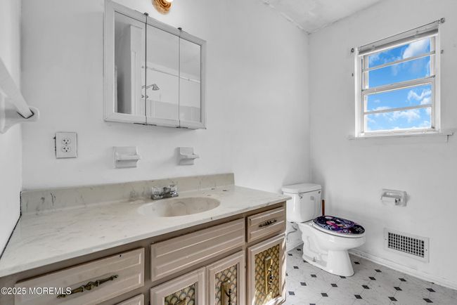 808 Laurel St, House other with 3 bedrooms, 2 bathrooms and null parking in Lakehurst NJ | Image 15