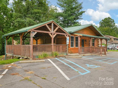 2052 Dellwood Rd, Waynesville, NC, 28786-6210 | Card Image