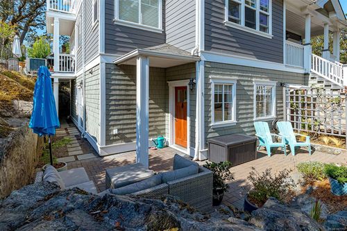 1-1002 Carberry Gdns, Victoria, BC, V8S3R7 | Card Image