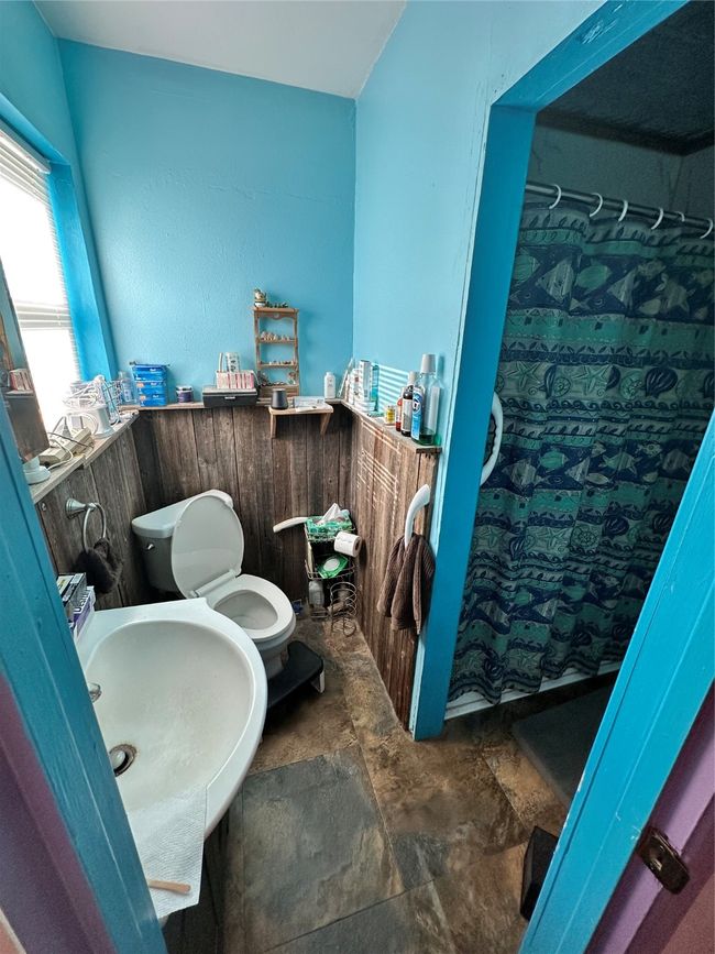 Primary bathroom | Image 10