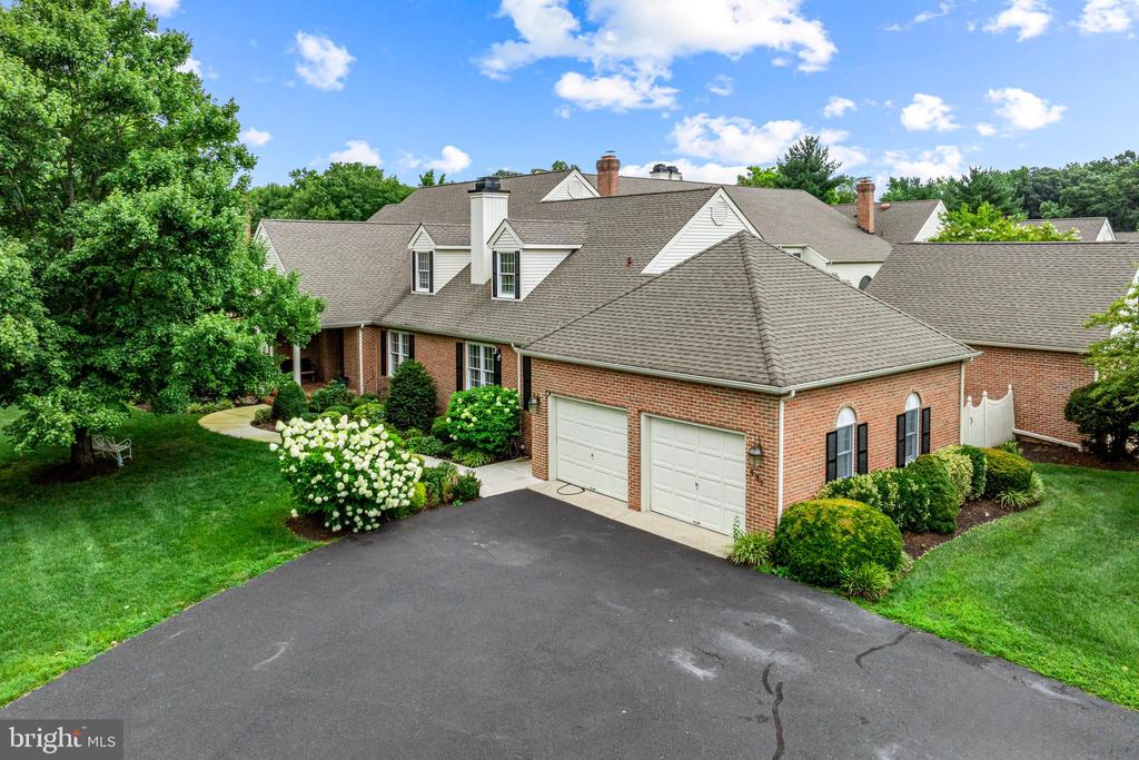 Mallard Ln, Moorestown, NJ 08057