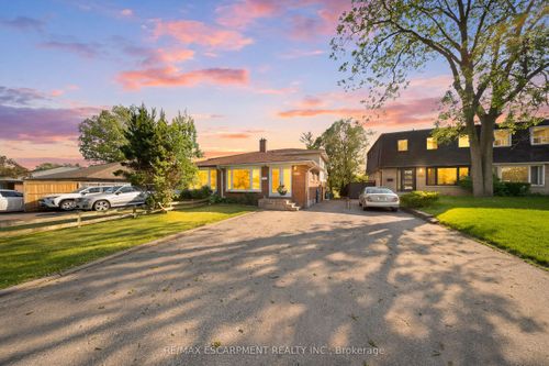 1251 Fairdale Dr, Mississauga, ON, L5C1K3 | Card Image