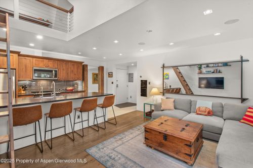 apt-11-910 W Hallam St, Aspen, CO, 81611-3108 | Card Image