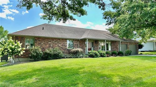 1716 Hillcrest Dr, Trenton, MO, 64683-1117 | Card Image