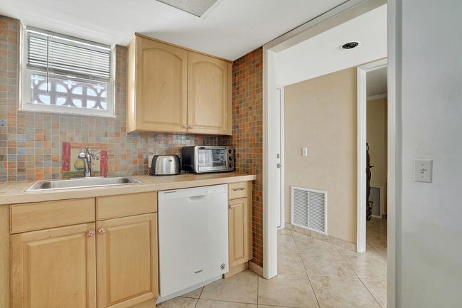 APT-511 - 3570 S Ocean Blvd, Condo with 1 bedrooms, 2 bathrooms and null parking in South Palm Beach FL | Image 6