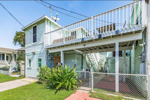 down-1624 17th St, Galveston, TX, 77550-8115 | Card Image