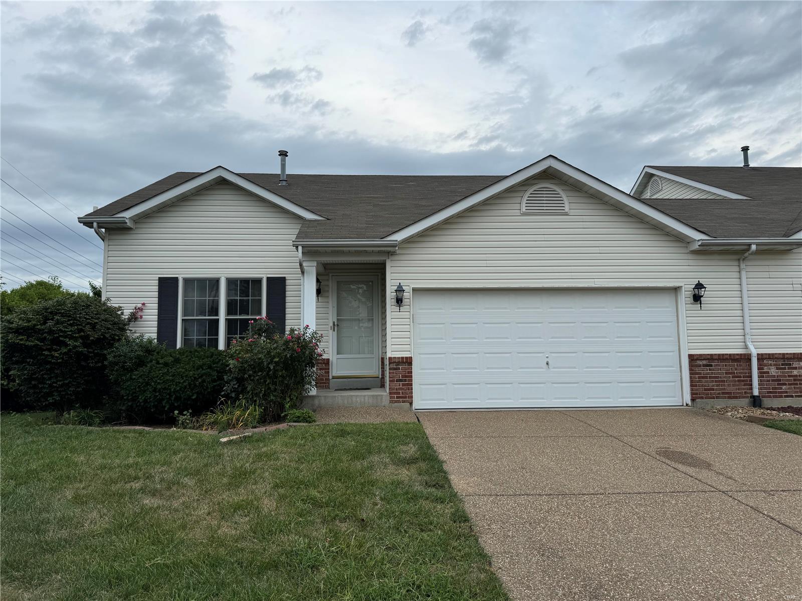 Deer Grove Dr, Saint Peters, MO 63376