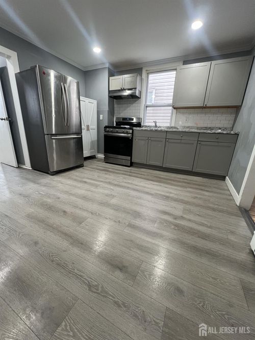 387 Market St, Perth Amboy, NJ, 08861-4541 | Card Image