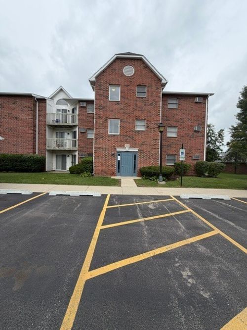 1d-1354 Cunat Ct, Lake In The Hills, IL, 60156-6154 | Card Image