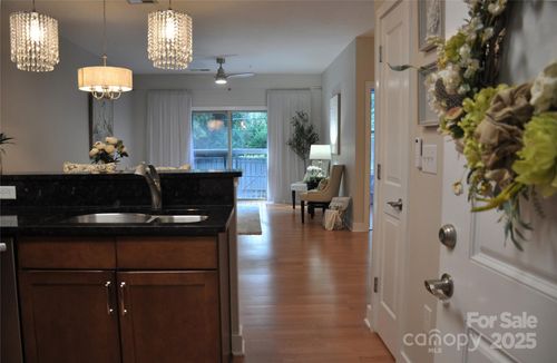 1110-630 Calvert St, Charlotte, NC, 28208-5036 | Card Image